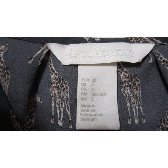 H&M Conscious 2 Giraffe Animal Print Shirt - Picture 5 of 5